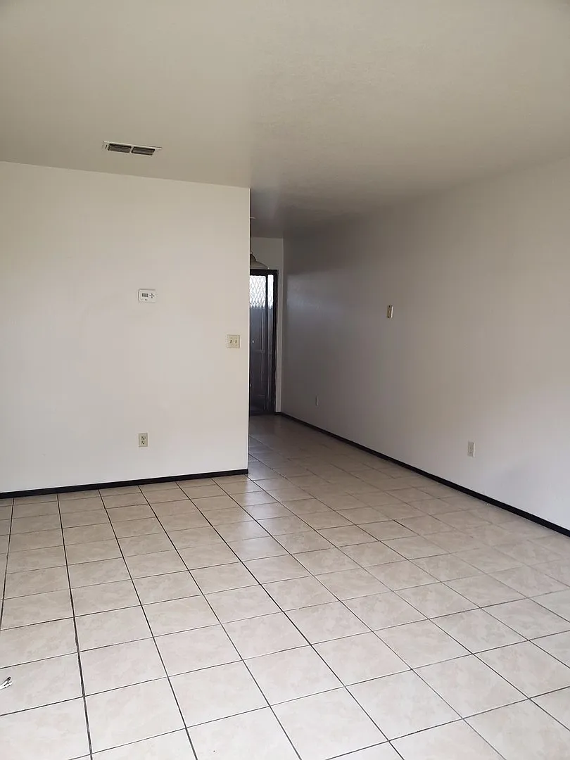1190 Kenwood Ave — Photo 1