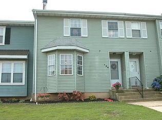 134 E Green Valley Cir, Newark, DE 19711