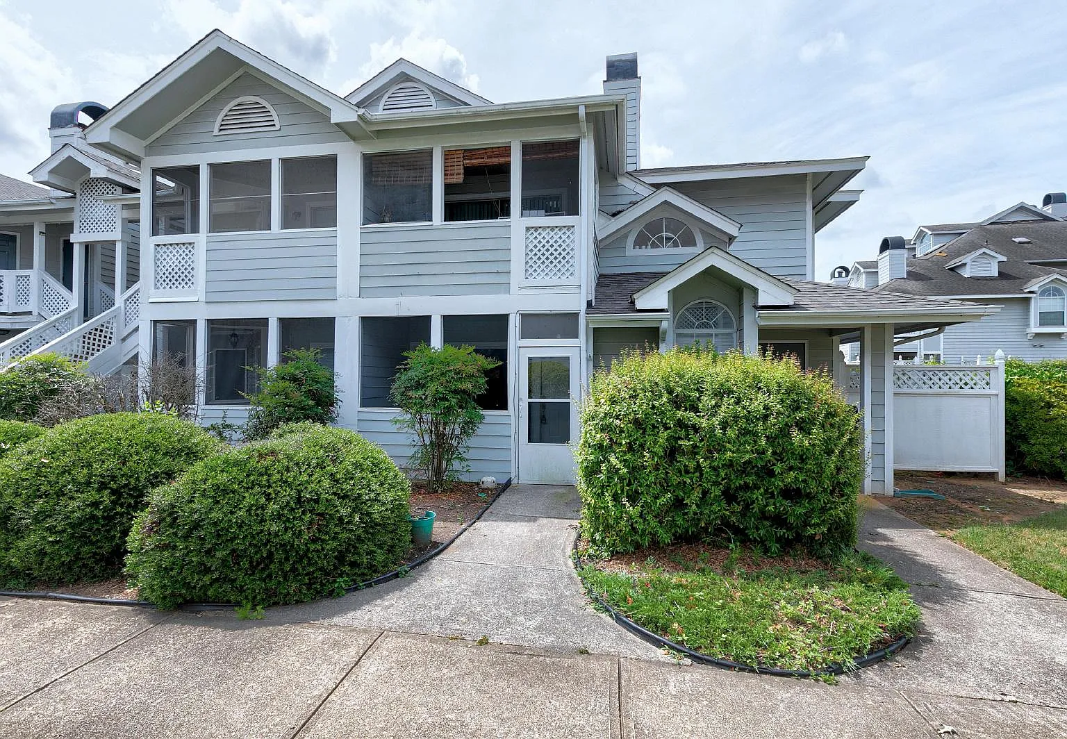 2 bed, 2.0 bath, 1090 sqft, $1,400 — Photo 1