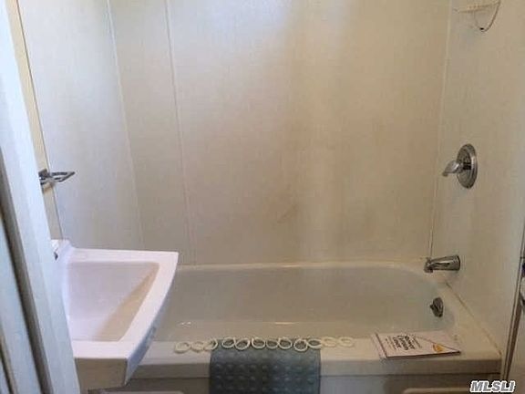 3rd image of 54 Grant St