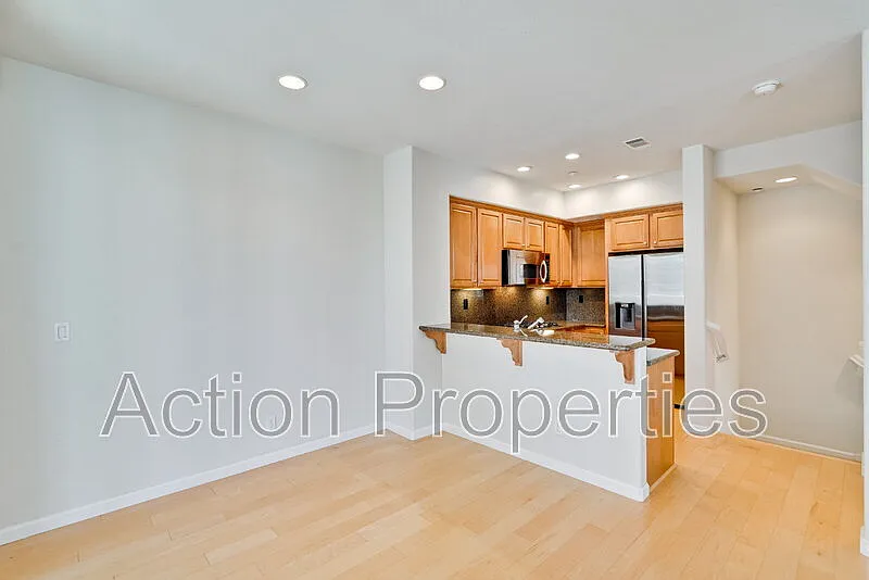 2 bed, 2.5 bath, 1236 sqft, $4,995 — Photo 4