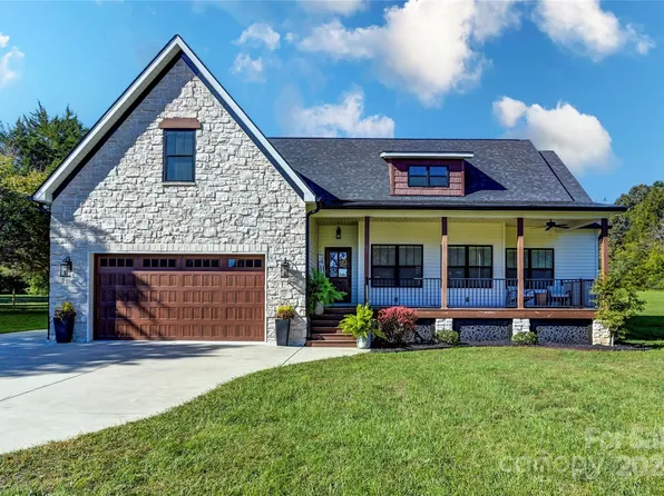 126 Robert Dr, Statesville, NC 28625