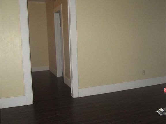3rd image of 504 Sammons St