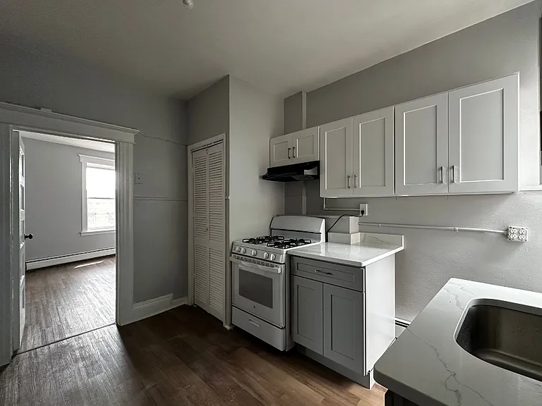 1591 Kennedy Blvd #5A — Photo 4