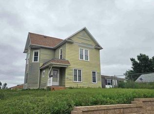 1202 15th St, Belle Plaine, IA 52208