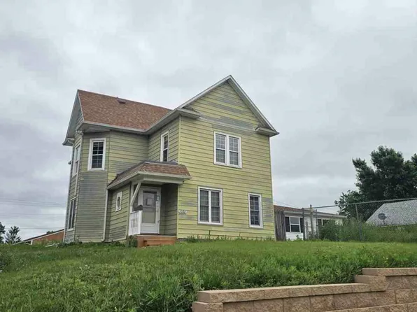 1202 15th St, Belle Plaine, IA 52208
