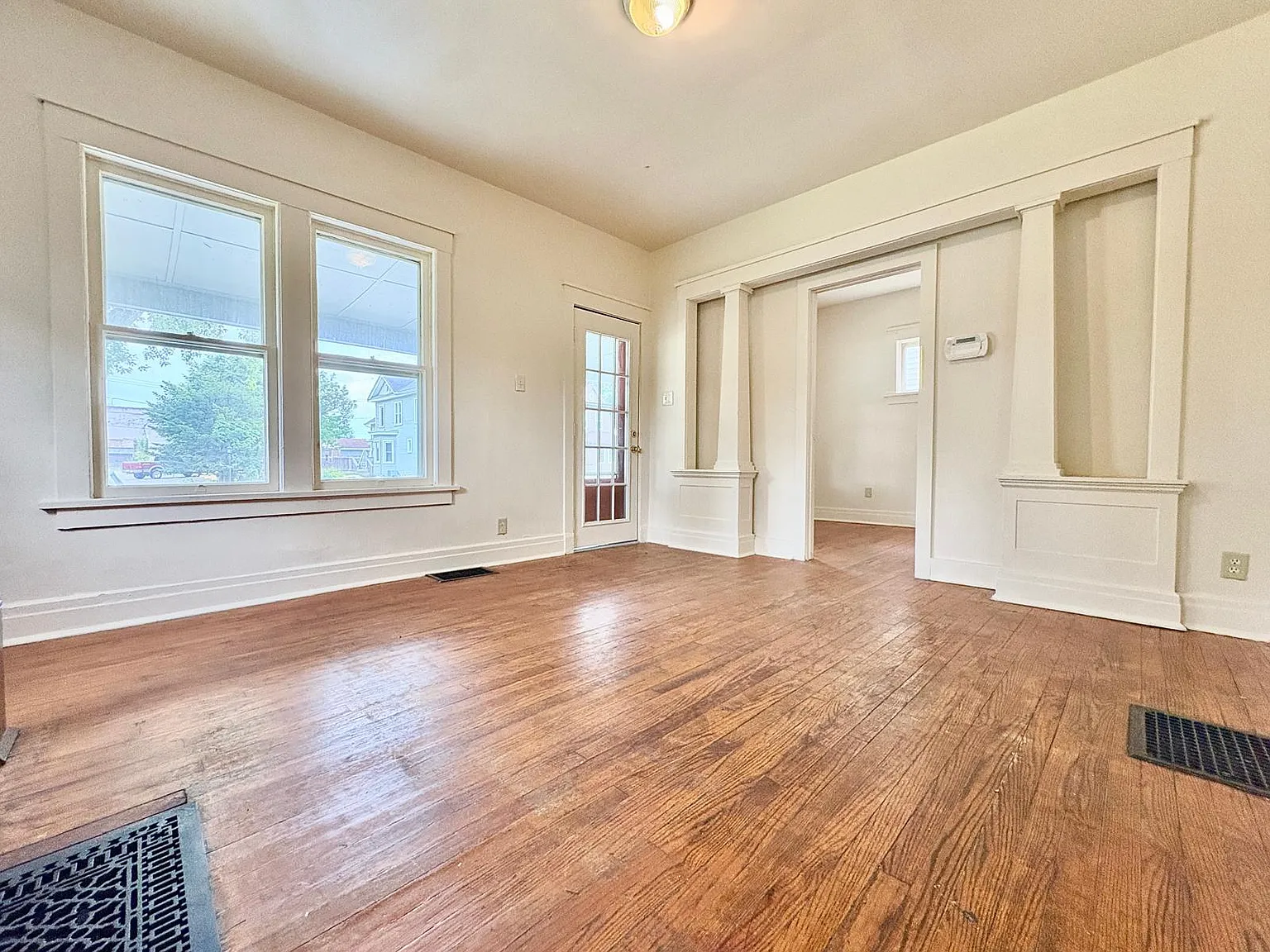 3 bed, 1.5 bath, 1352 sqft, $1,400 — Photo 3