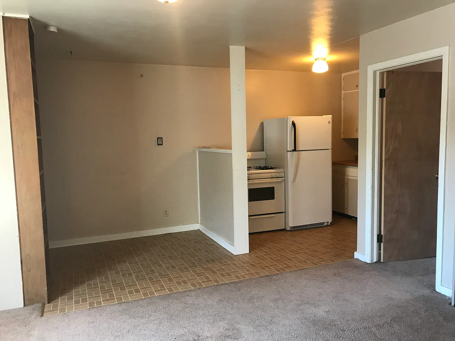 324 E Adams St — Photo 2