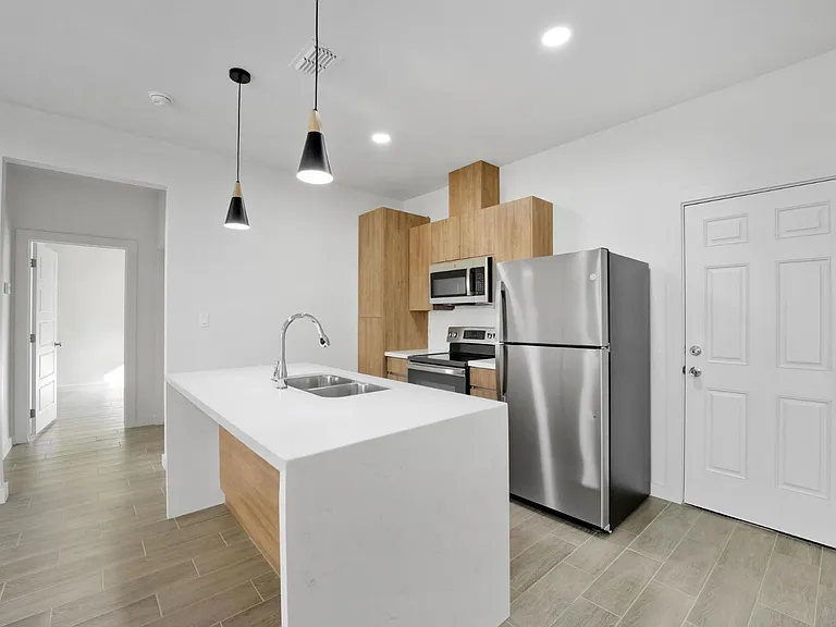 1402 W Platinum Dr #4 — Photo 2