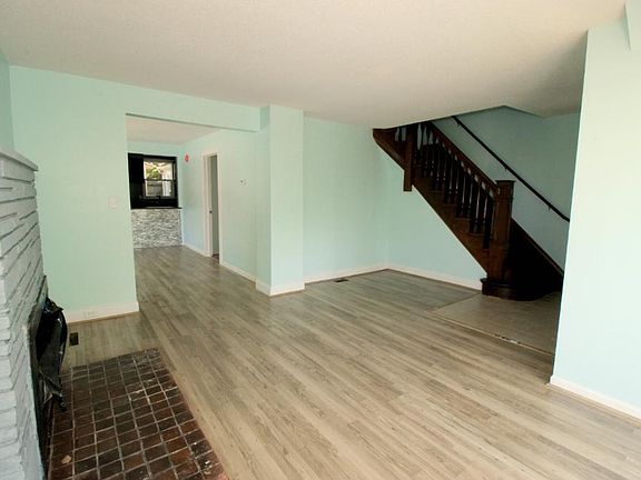 3rd image of 665 Magnolia Ave E
