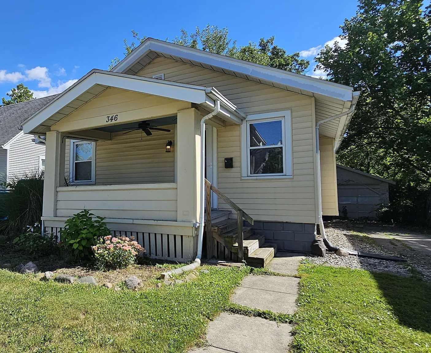 346 Dalgren Ave photo 1