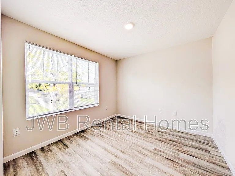 1284 Pangola Dr — Photo 13