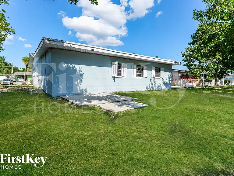 1389 Meadowbrook Dr — Photo 17