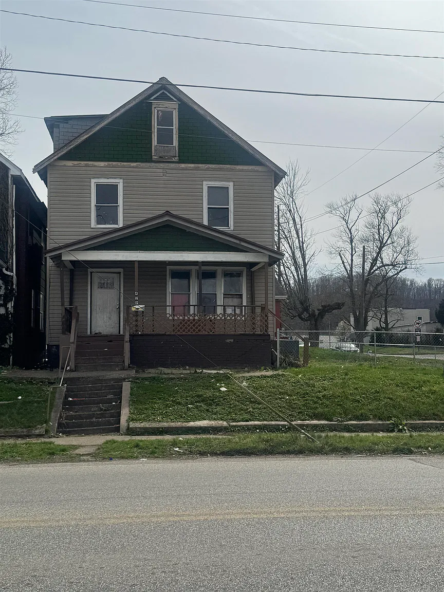 429 7th Ave W photo 1