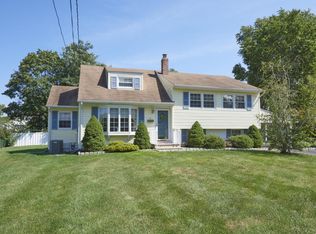 5 Louise Pl, New Monmouth, NJ 07748