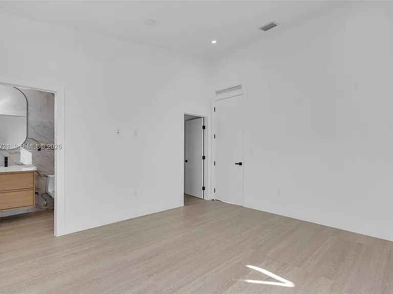 3905 SW 5th St — Photo 12