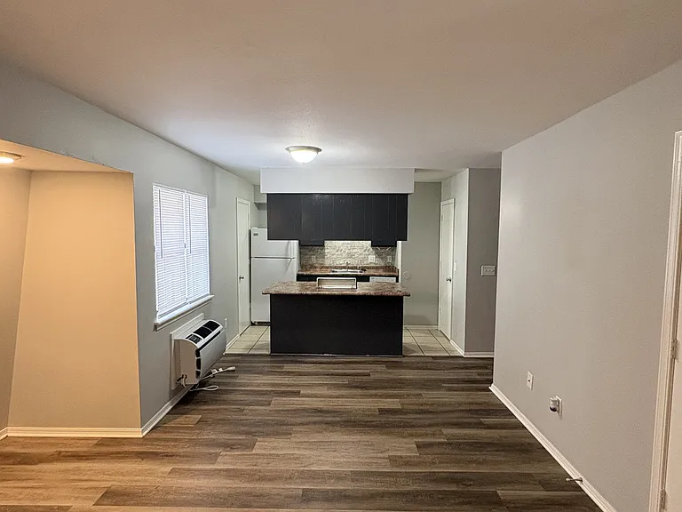 203 S Baggett St #10 — Photo 5