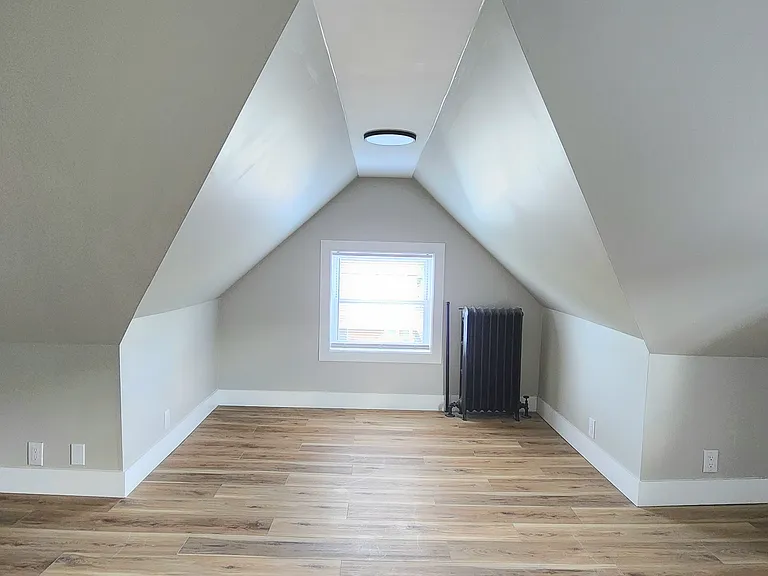 3rd floor bedroom. Angle 1.