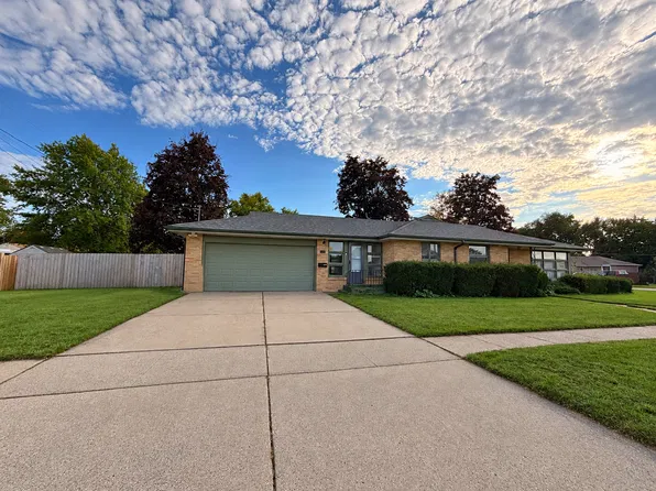 1311 Northfield Ave, Loves Park, IL 61111