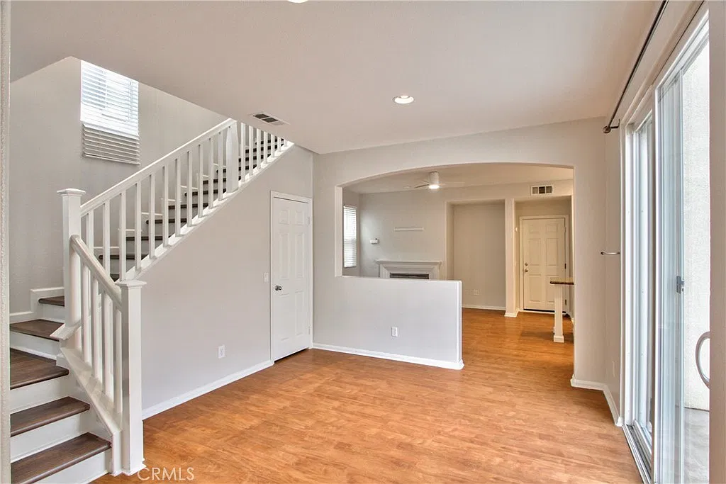 3 bed, 2.5 bath, 1727 sqft, $2,900 — Photo 4