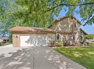 2691 Oak Park Dr, Green Bay, WI 54311