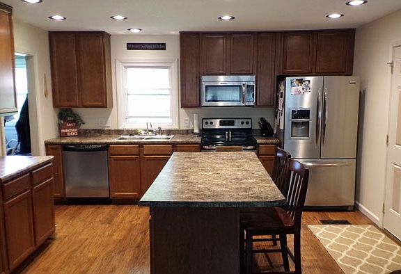 2nd image of 100 Meadowlark Ln