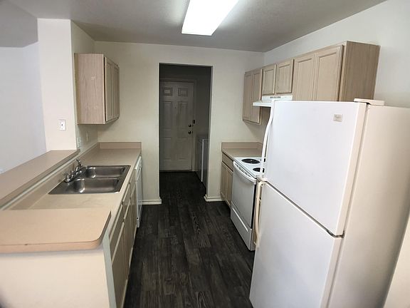 5th image of 935 Sagewood Trl