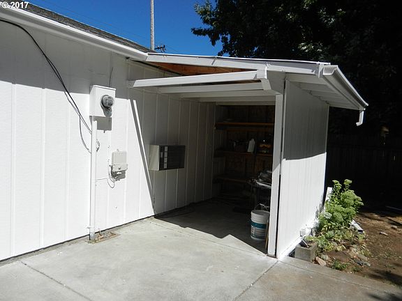 2nd image of 15509 NE 28th St
