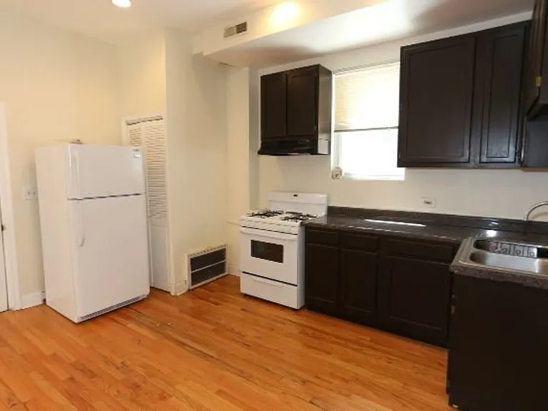 1411 W Erie St #3M — Photo 2
