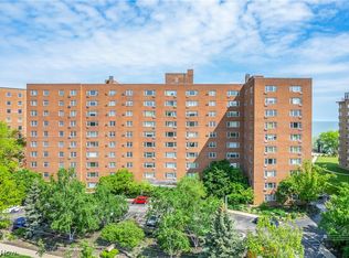 11820 Edgewater Dr APT 210, Lakewood, OH 44107