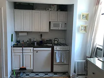 Rented by Salon Realty Corp