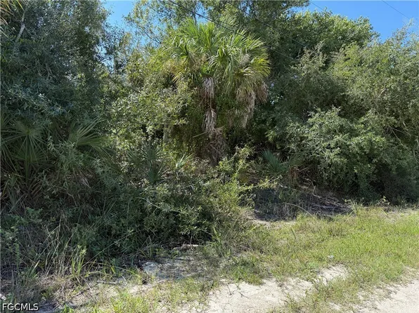 7449 Kreamers Dr, Bokeelia, FL 33922
