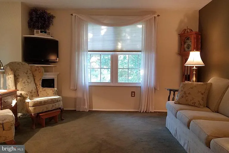 1809 Meadowgrove Ln photo 1