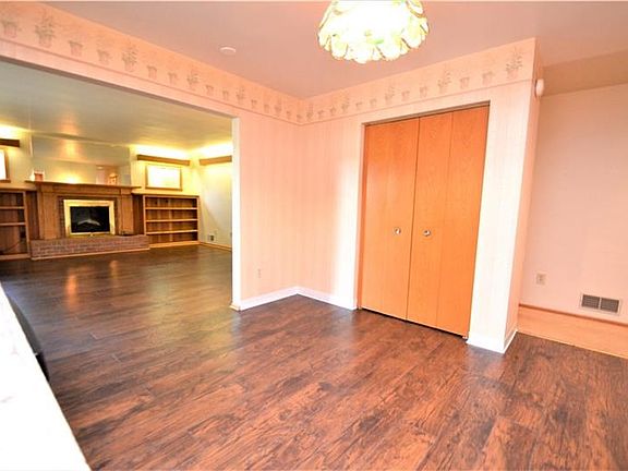 Kitchen opens into the family room