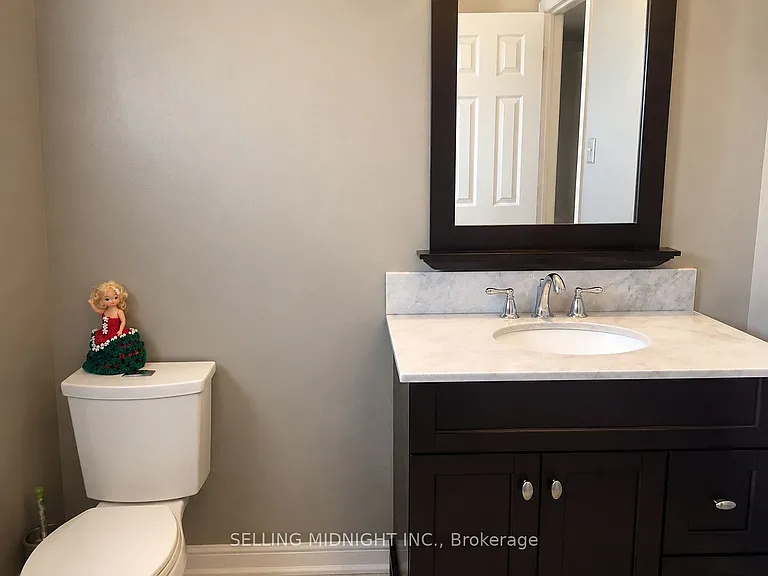 441 Rutherford Rd N #ROOM — Photo 9