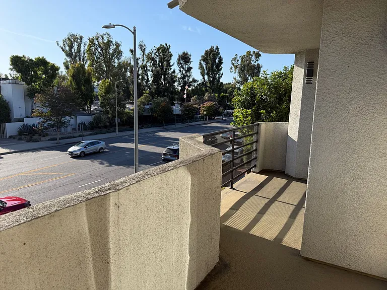 Laurel Canyon, 4500 — Photo 32