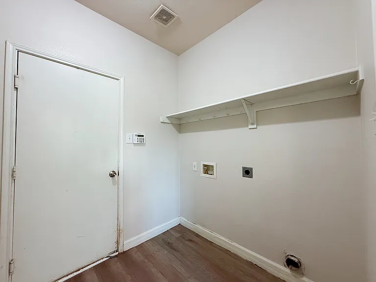 1916 Silver Leaf Dr — Photo 50
