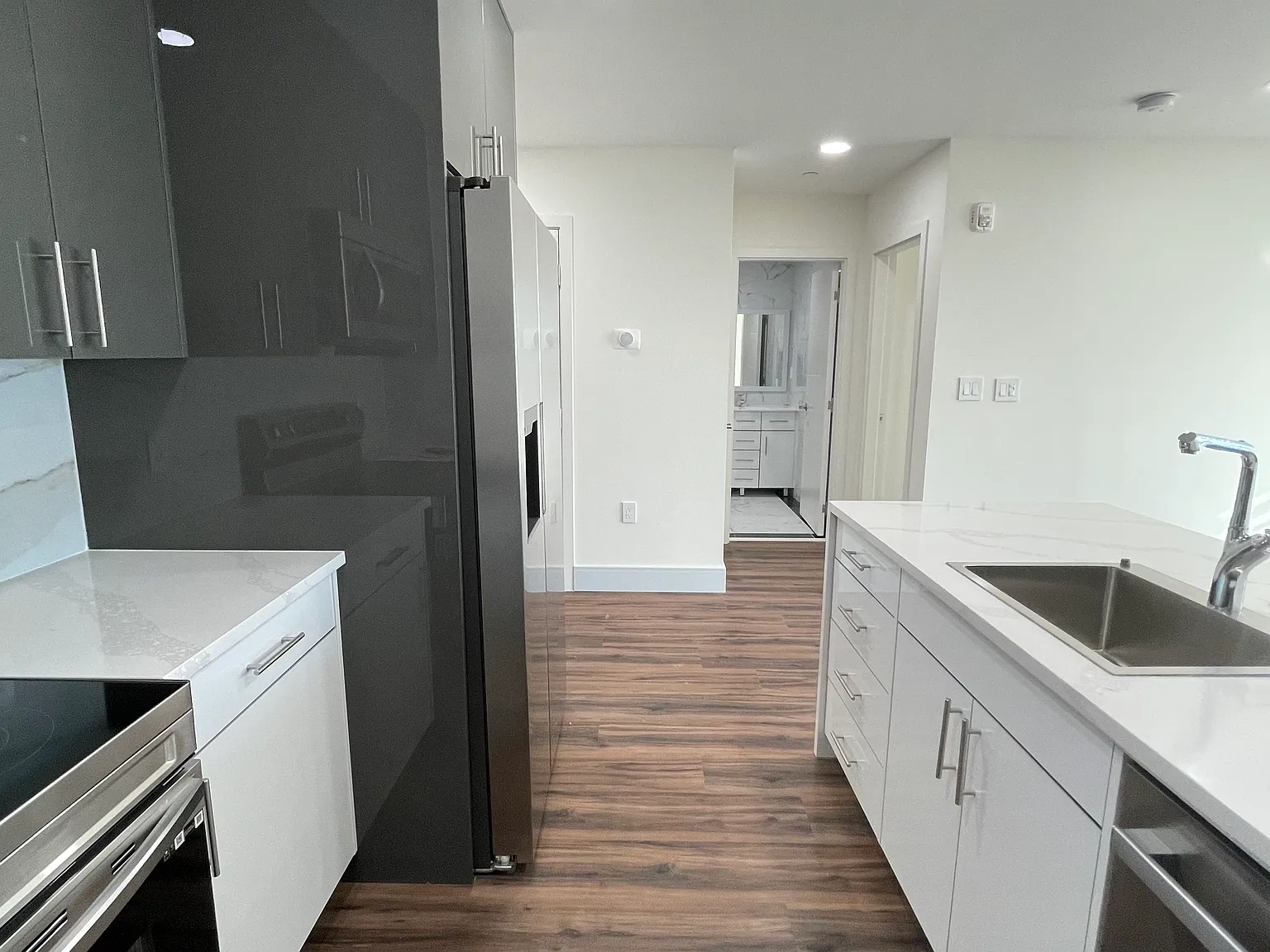 1 bed, 593 sqft, $1,599 — Photo 3