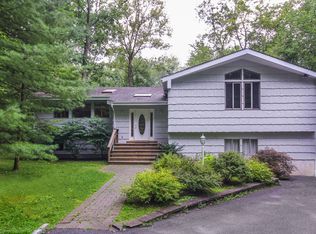 31 Nichols Rd, Armonk, NY 10504