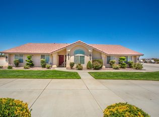 13484 Farmington St, Oak Hills, CA 92344