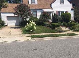 925 Henry St, Uniondale, NY 11553