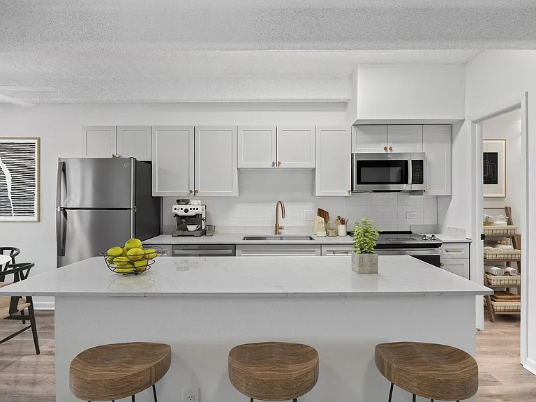 Charmel Apartments — Photo 6
