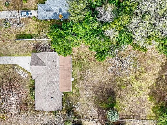 4th image of 831 NE 41st Ave
