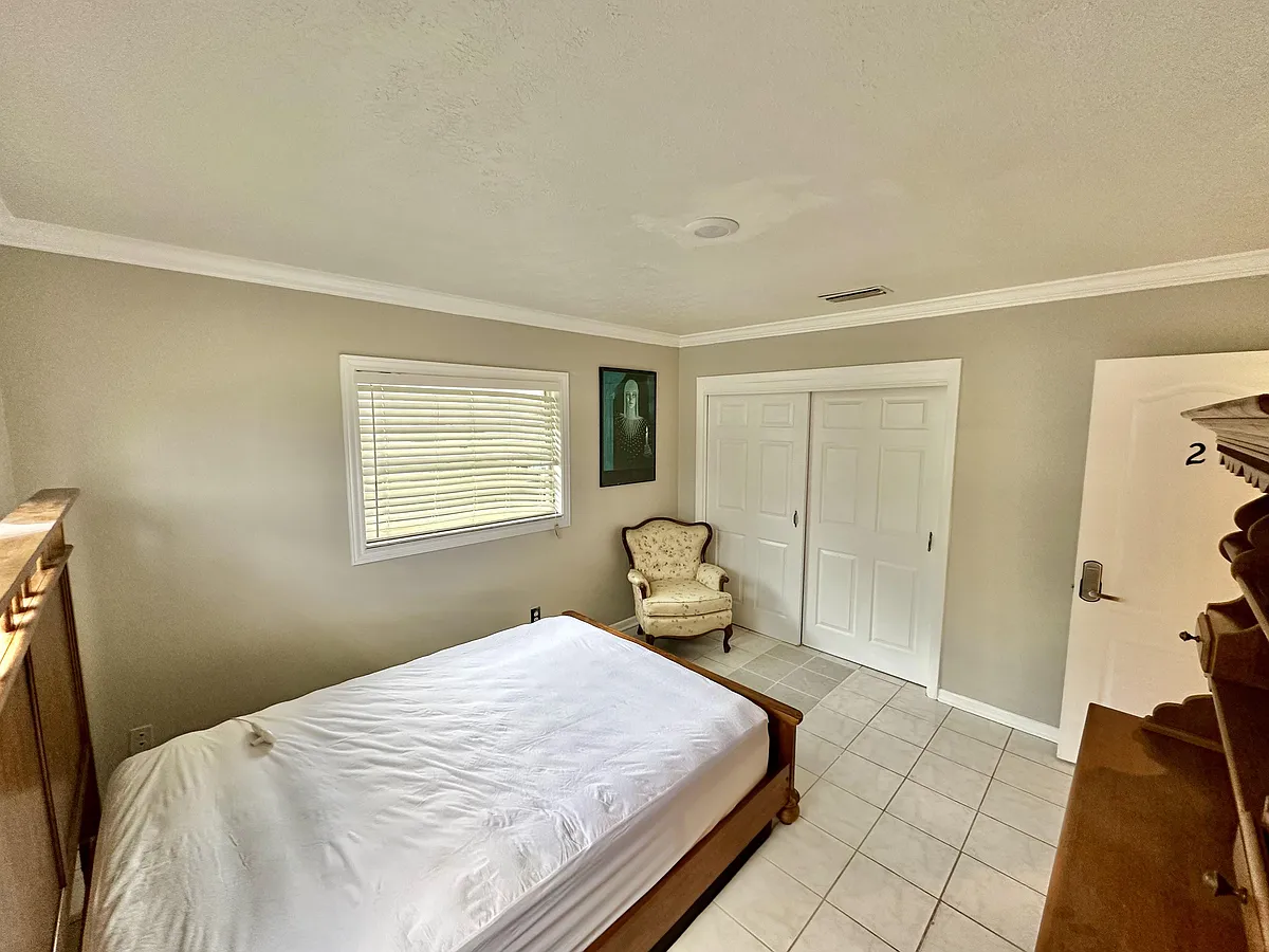 Building Photo - Tarpon Dr