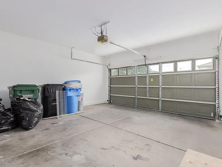 3209 W Saint Catherine Ave — Photo 38
