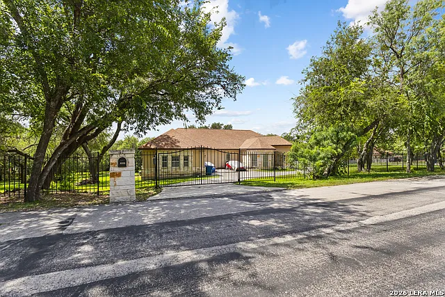 8210 Roy Ln — Photo 3