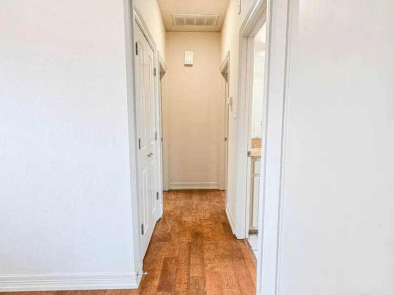 4515 Avenue G #B — Photo 5