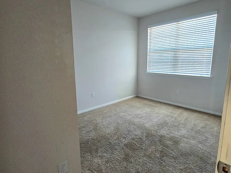 109 Brody Ln — Photo 9