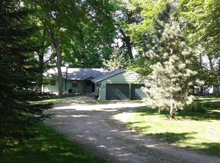 718 Lakeside Dr NW, Elysian, MN 56028