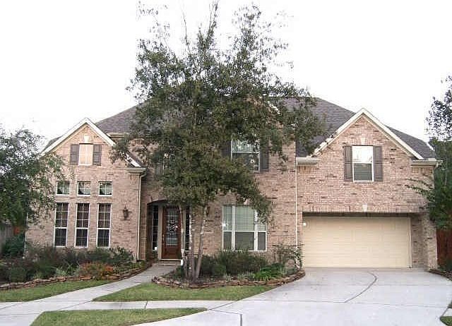 Welcome Home!  Great street presence with landscaping on cul-de-sac lot.